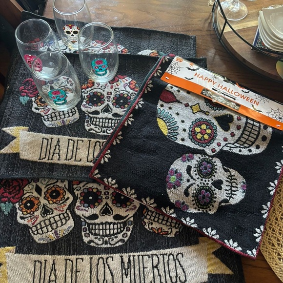 DIA DE LOS MUERTOS TAPESTRY Table cloth set - Picture 1 of 6